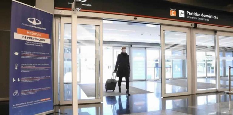 Detectaron la variante Delta en dos viajeros que llegaron a Ezeiza