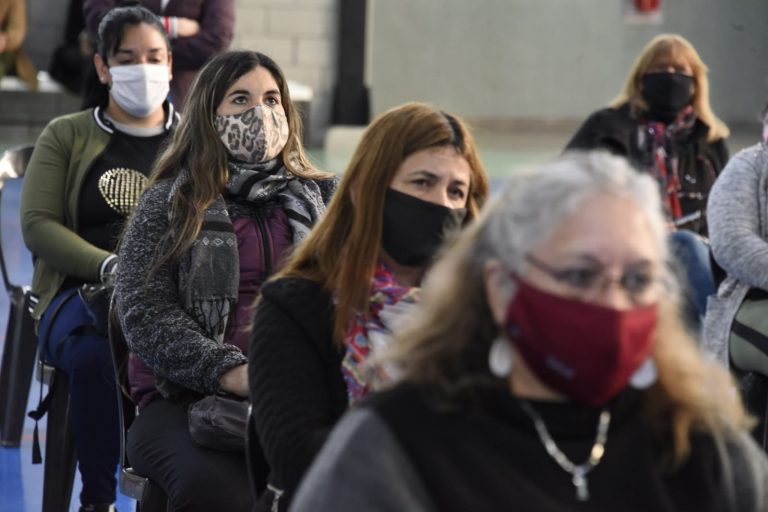 Realizan capacitación gratuita para mujeres de Malvinas Argentinas