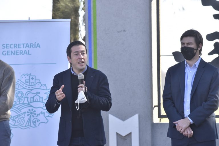 Nardini y Thea entregaron 110 escrituras en Malvinas Argentinas
