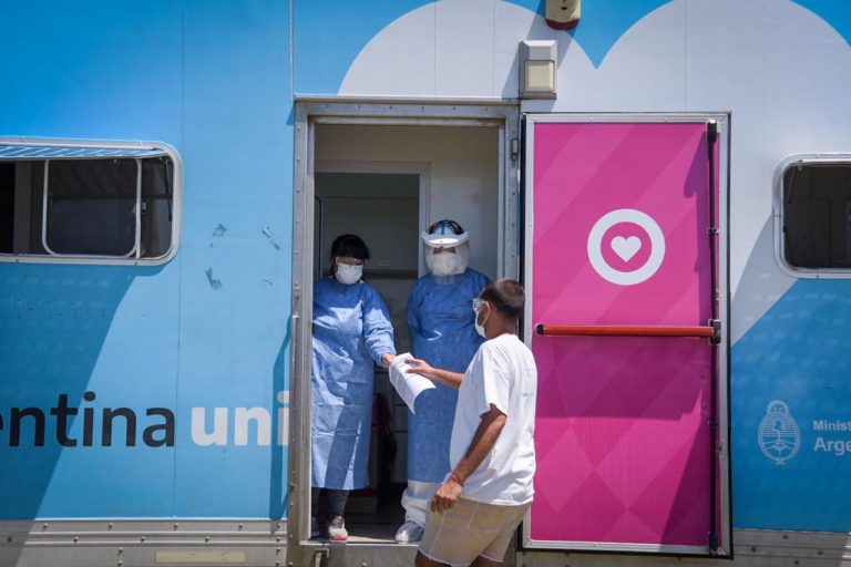 A casi 500 días del primer muerto por coronavirus, la Argentina superó los 100 mil fallecidos