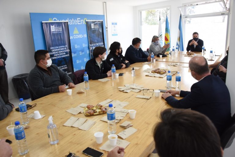 Encuentro para articular políticas de seguridad en Malvinas Argentinas