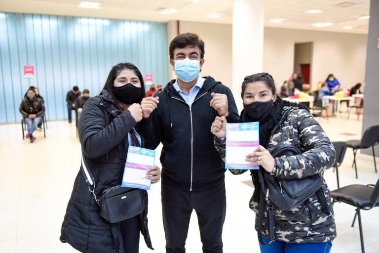 La Matanza superó el millón de dosis  aplicadas y Espinoza expresó: “La combinación es segura y eficaz”