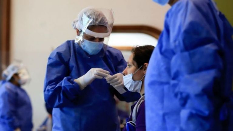 Los casos de coronavirus cayeron por decimocuarta semana al hilo en la Provincia de Buenos Aires