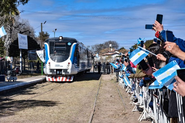 Jornada histórica: después de 24 años, el tren llegó a Valle Hermoso