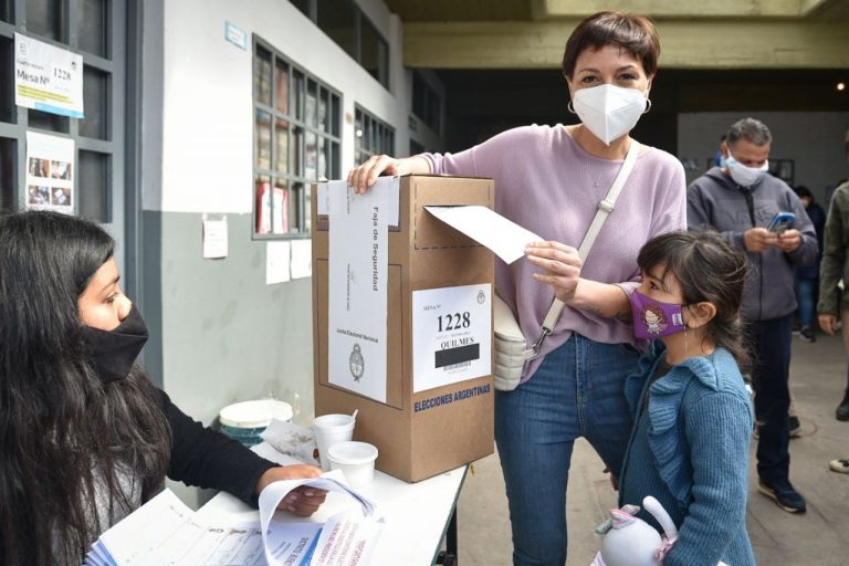 Mayra Mendoza: «Somos profundamente democráticos y es un día de alegría»