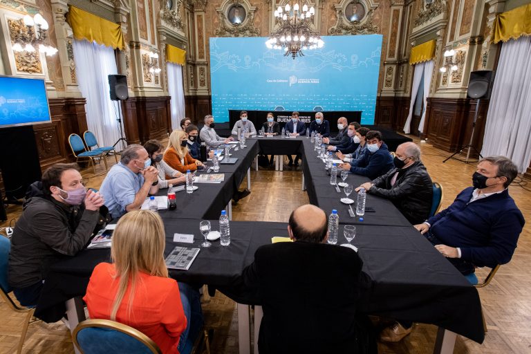 Kicillof se reunió con intendentes oficialistas de la Tercera Sección