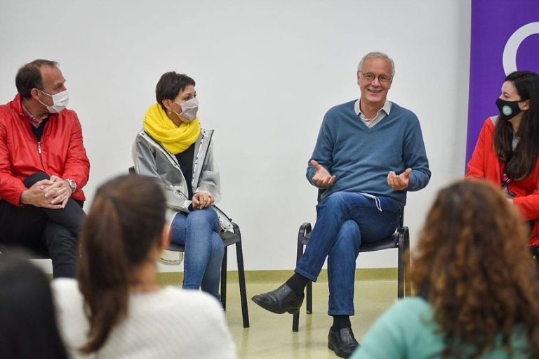 Mendoza y Gollan encabezaron una jornada sobre salud feminista
