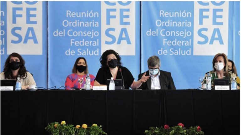 El Cofesa acordó buscar «casa por casa» a las personas que no se inscribieron para vacunarse