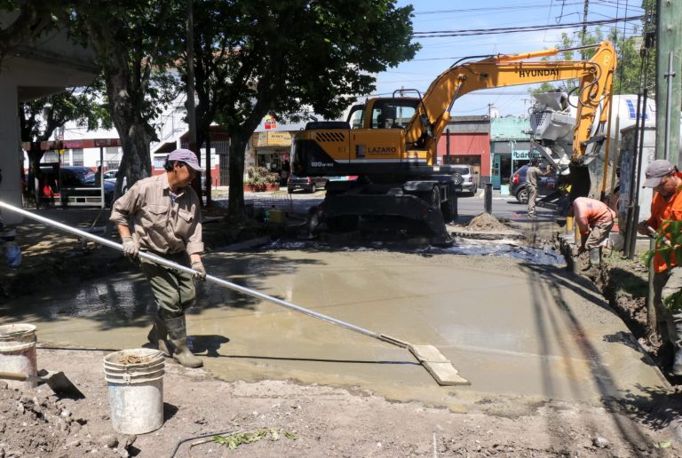 Obras de bacheo y repavimentación en Lanús