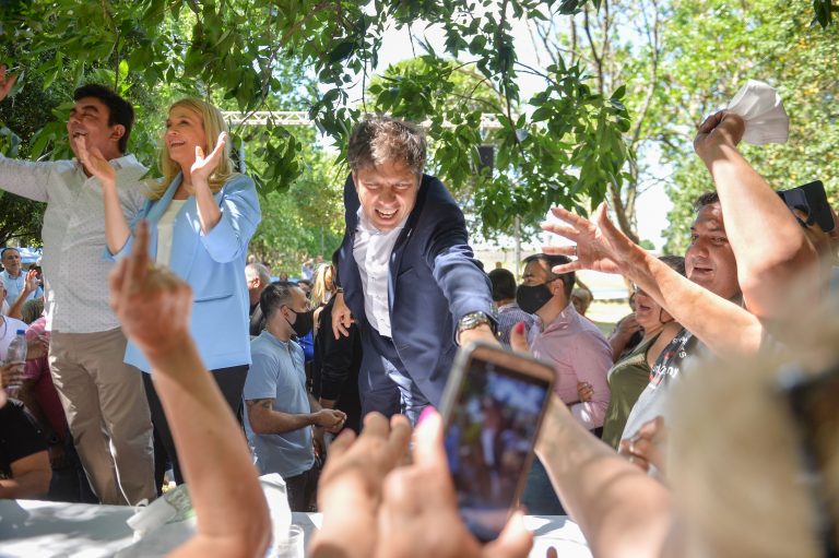 Kicillof, Magario y Espinoza se reunieron con más de 1.500 jubilados en Isidro Casanova