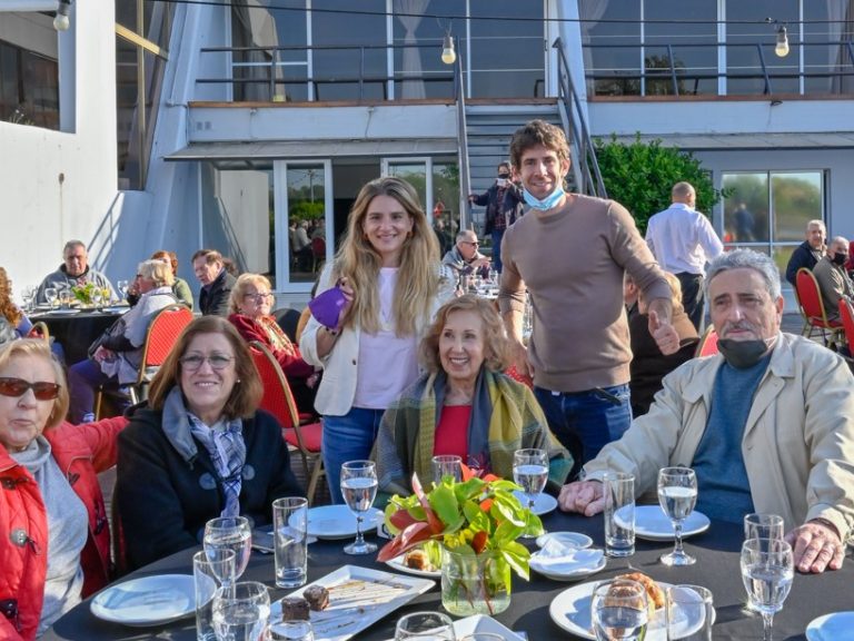 Andreotti entregó subsidios para los centros de jubilados de San Fernando