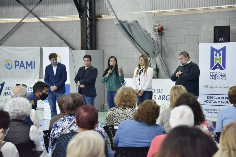 Correa encabezó el lanzamiento de Plazas PAMI en Malvinas Argentinas