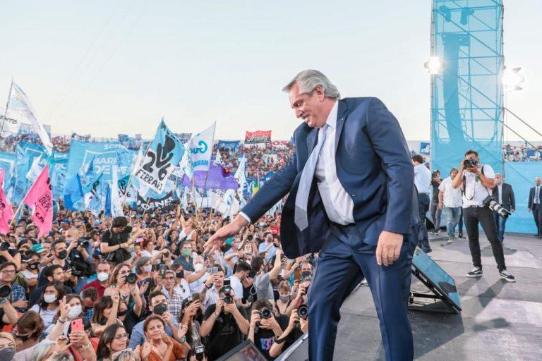 Alberto Fernández aseguró que no se van a «arrodillar» ante el FMI