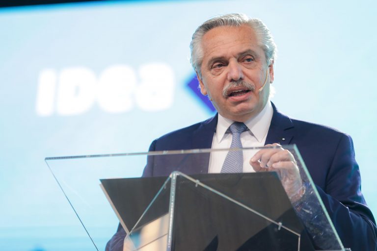 Fernández llamó a los empresarios a “unir esfuerzos en la construcción de una nueva sociedad”