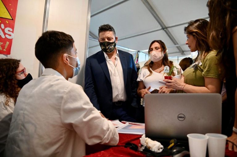Menéndez participó de la XIV Feria Regional de Ciencia en Merlo