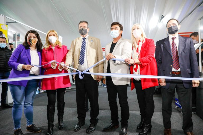 Espinoza inauguró la XIV edición de la Feria Municipal del Libro
