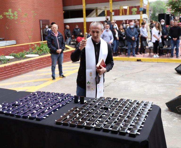 Grindetti entregó medallas a los empleados municipales de Lanús con 25 y 30 años de servicio