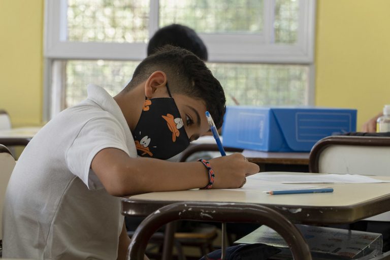 Volvió a las aulas el 57% de los estudiantes bonaerenses que se desvincularon por la pandemia