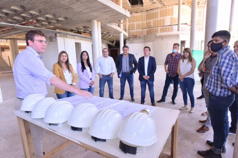 Comerciantes recorrieron la obra del Hospital Universitario junto a Correa, Nardini y Vivona