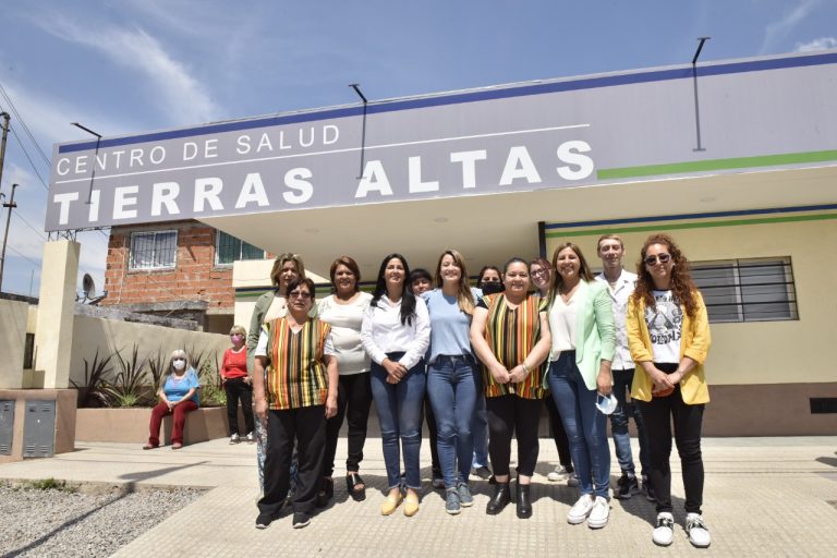 Correa visitó el remodelado Centro de Salud Tierras Altas y afirmó que pronto va a atender las 24 horas