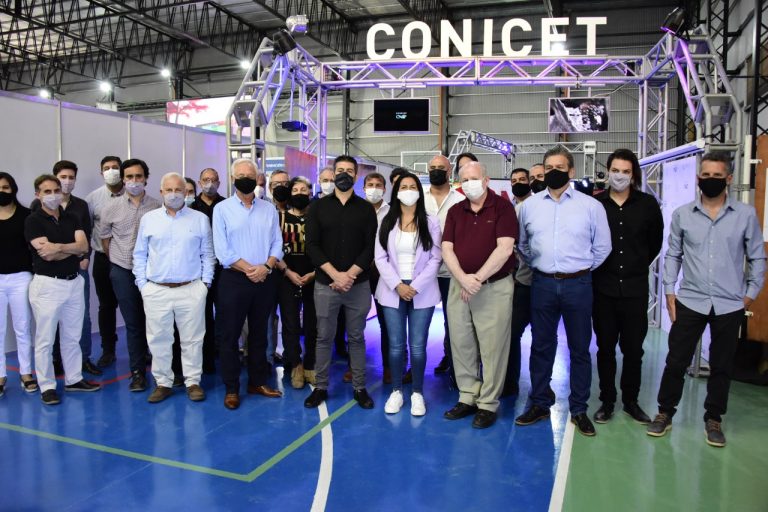 Correa estuvo presente en la 1° Feria Regional de Ciencia y Tecnología de Malvinas Argentinas