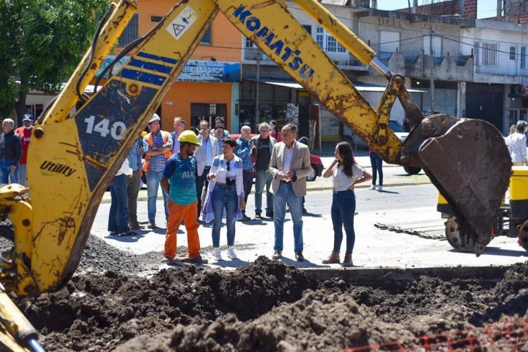 Mendoza firmó convenios para realizar más obras en Quilmes