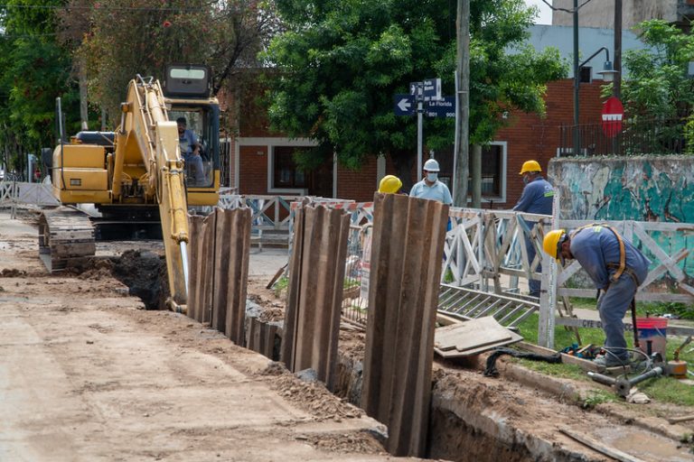 Obras para mejorar provisión de agua potable en Villa Adelina