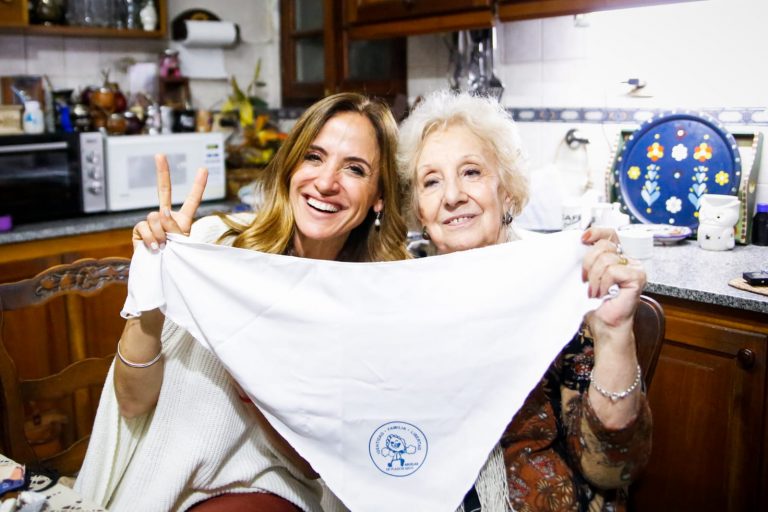 Encuentro entre Tolosa Paz y Estela de Carlotto