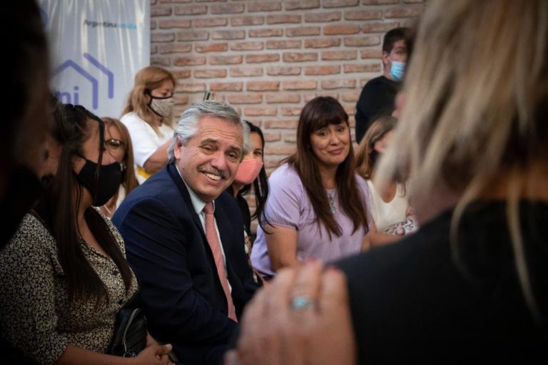 Fernández: “Queremos que todos trabajen, pero otros quieren que los empresarios puedan despedir”