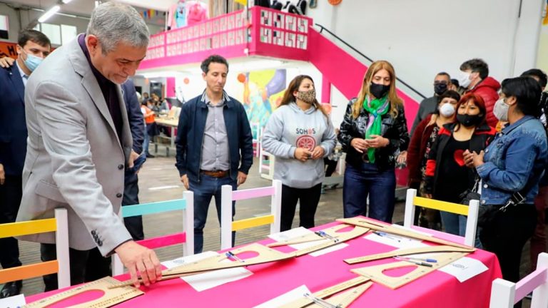 Ferraresi inauguró el Polo Textil Productivo de Villa Domínico