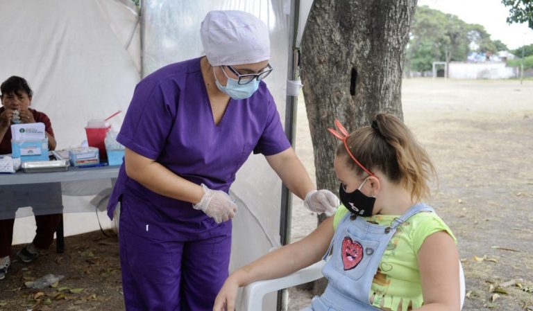 Continúan los operativos de salud en los barrios de Esteban Echeverría