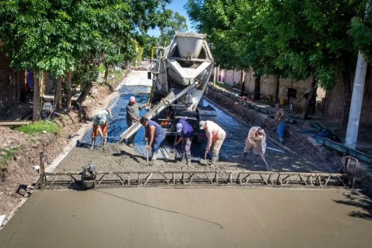Avanzan las obras de asfalto en los barrios el Jalón y La Esperanza Grande