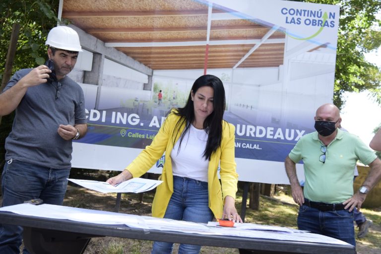 Correa visitó la obra de un nuevo Centro de Desarrollo Infantil