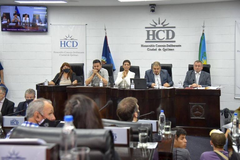 Quilmes: asumieron los concejales y Mendoza los llamó a “interpretar las demandas de los vecinos”