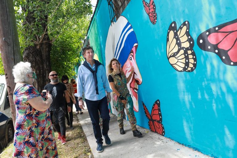 Mural de mujeres comprometidas contra la violencia de género en San Isidro