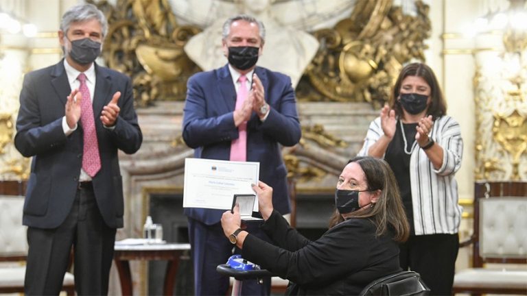 Alberto Fernández: «Se busca poner en valor a los científicos del país»