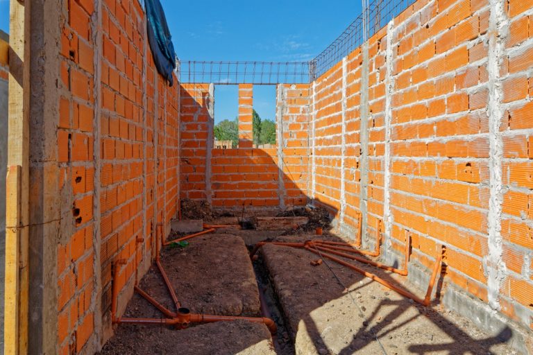 El Pato: Ya se construyó el 60% de las nuevas escuelas primaria y secundaria