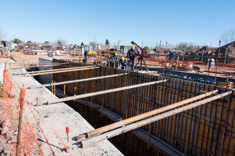 Obras cloacales en distintos puntos de la Provincia