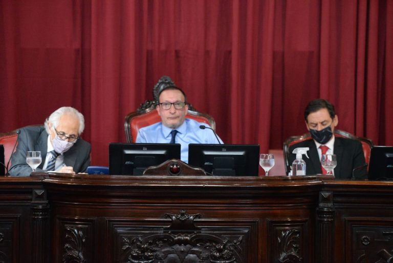 La Legislatura autorizó allanar el despacho del senador Allan
