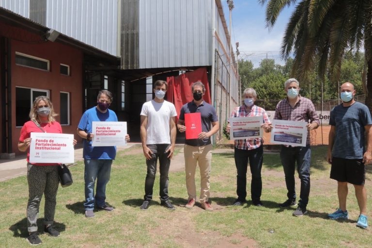 El municipio entregó un Fondo de Fortalecimiento para el Club Morón