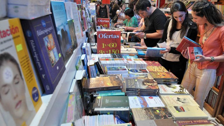 Feria del libro para la juventud en Berazategui