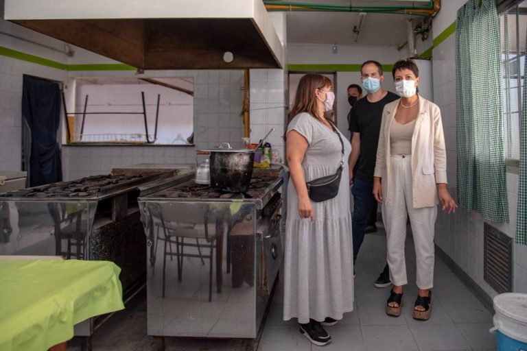 Mayra Mendoza recorrió las obras de la Escuela Primaria Nº 29