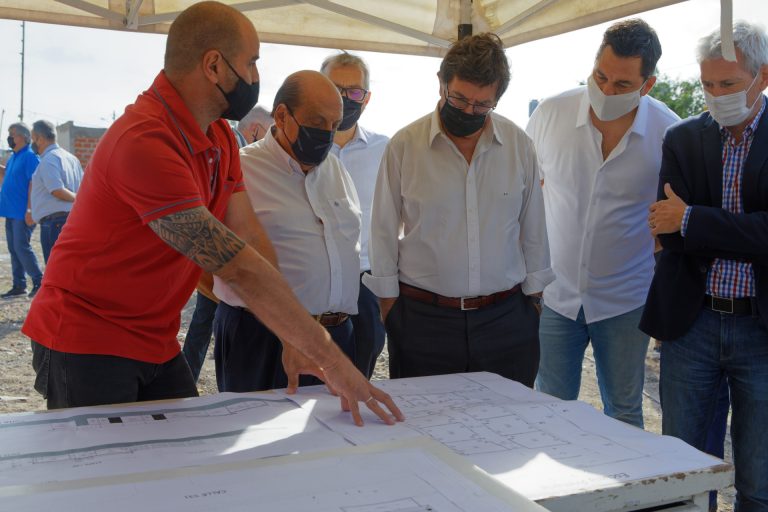 Sileoni y Mussi recorrieron obras en escuelas de El Pato
