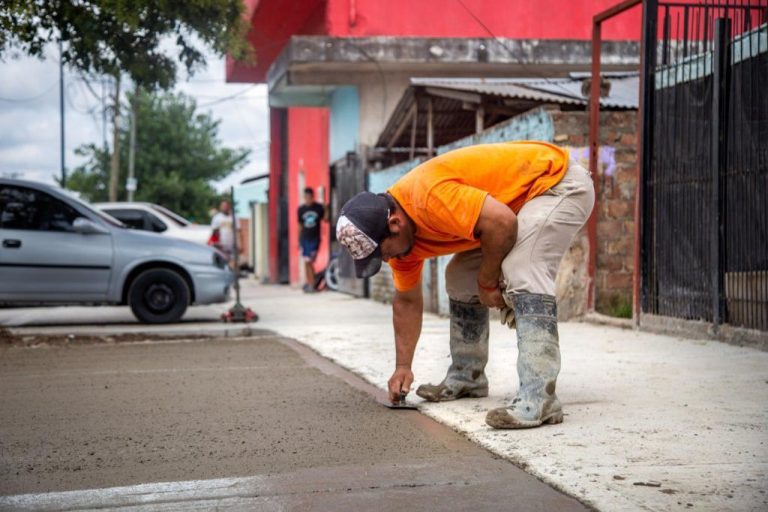 Avanza la obra de alumbrado y veredas en la Avenida Lynch