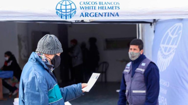El país envía a Cascos Blancos para asistir a quienes emigran de Ucrania