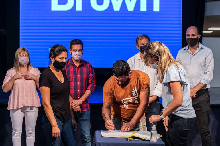 Firma de escrituras en Almirante Brown