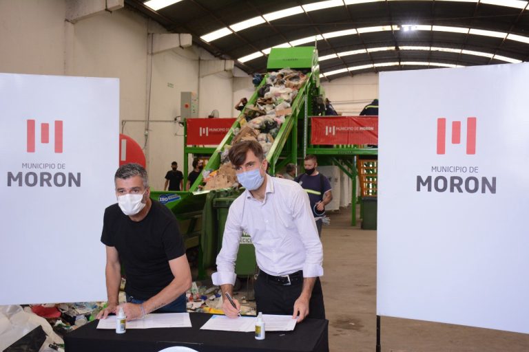 Ghi y Zabaleta pusieron en marcha una nueva máquina recicladora de residuos sólidos urbanos