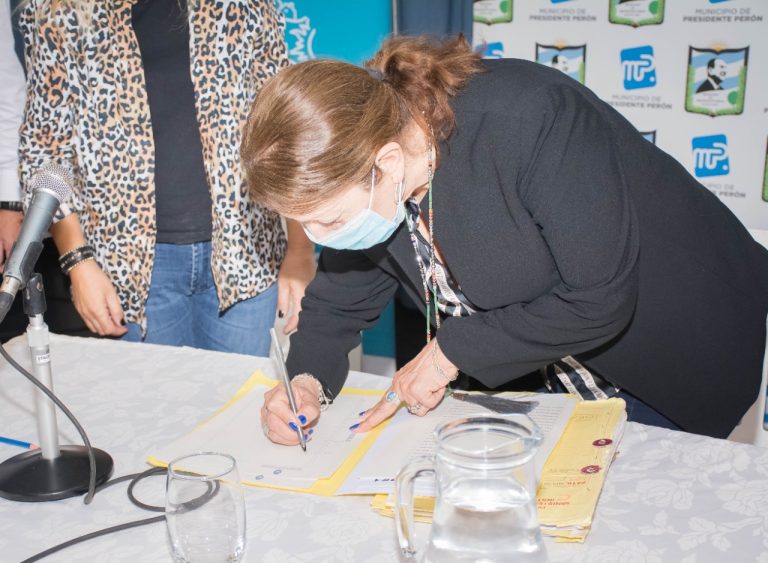 Firma de escrituras en Presidente Perón