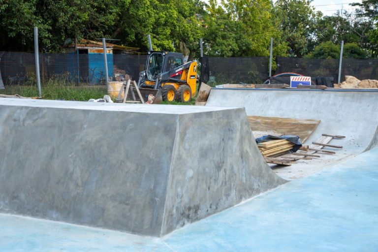 Avanzan las obras de mejora en la Plaza Suiza de Barrio Parque Bernal