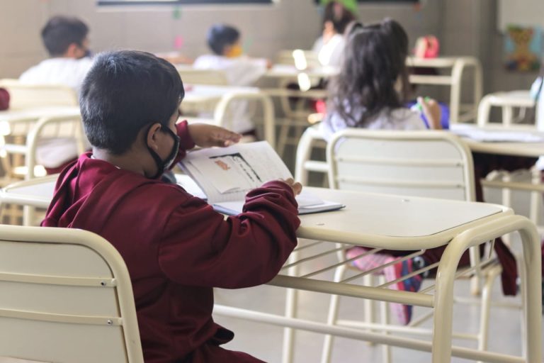 Ahumada propone eliminar el uso obligatorio del barbijo en las escuelas bonaerenses